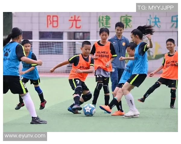 足球课桌操助力学生身心健康提升课堂活力与学习效率的创新活动